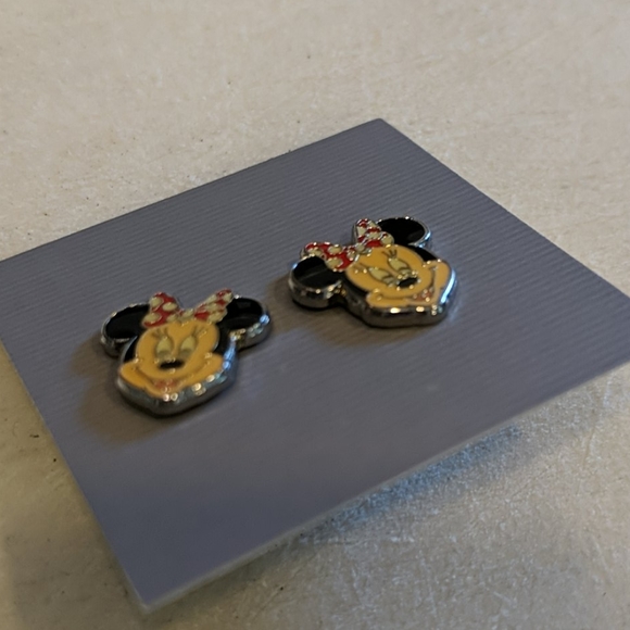 Minnie Mouse Enamel Stud Earrings VINTAGE and so CUTE!!! - Picture 3 of 3